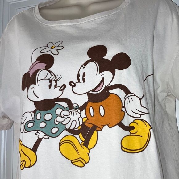 DISNEY Mickey and Minnie Mouse Holding Hands Crop Top Tshirt Womens Large - Picture 2 of 10